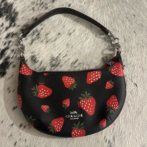 Coach hobo strawberry Payton brand new 🍓